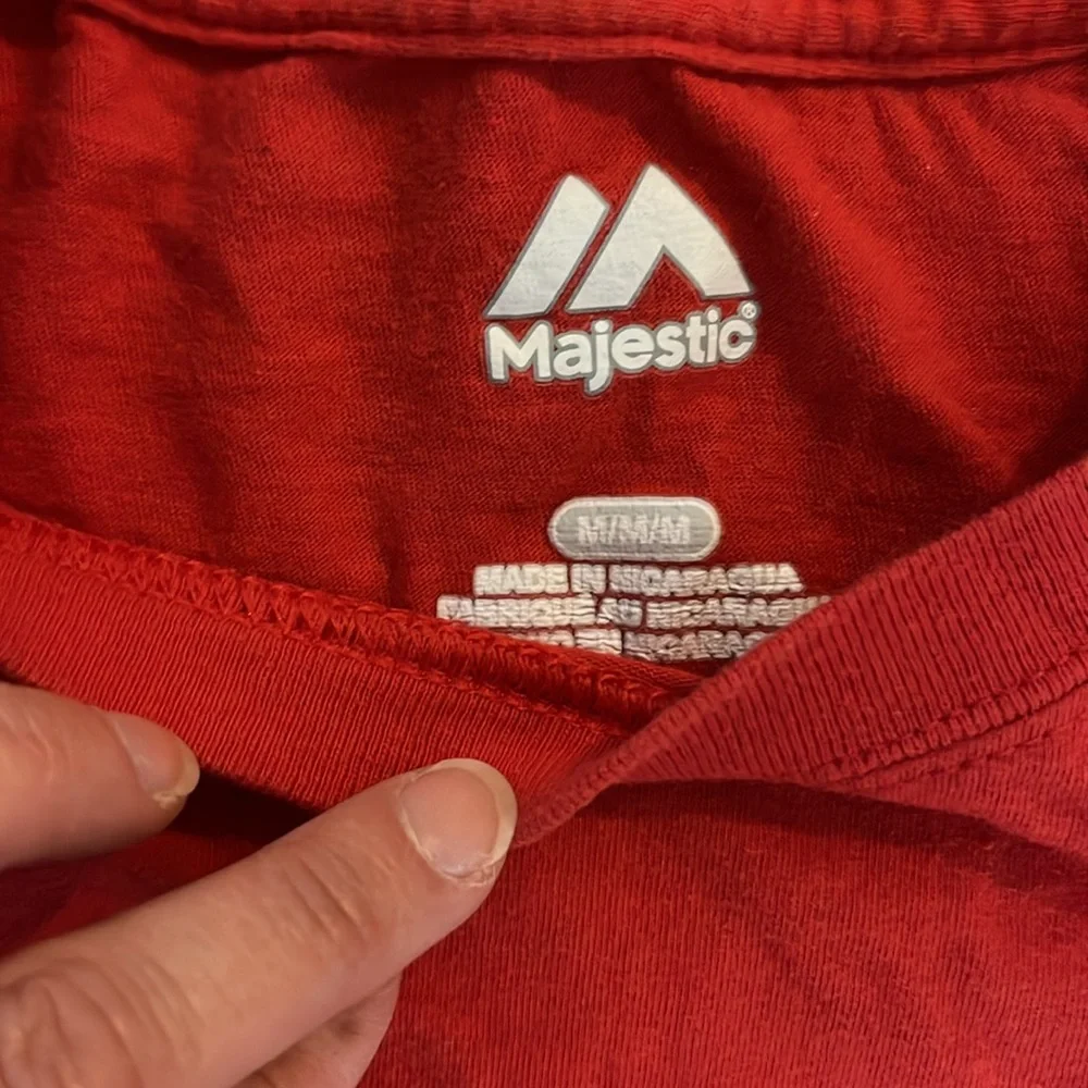 Men’s medium Reds T - Picture 3 of 3